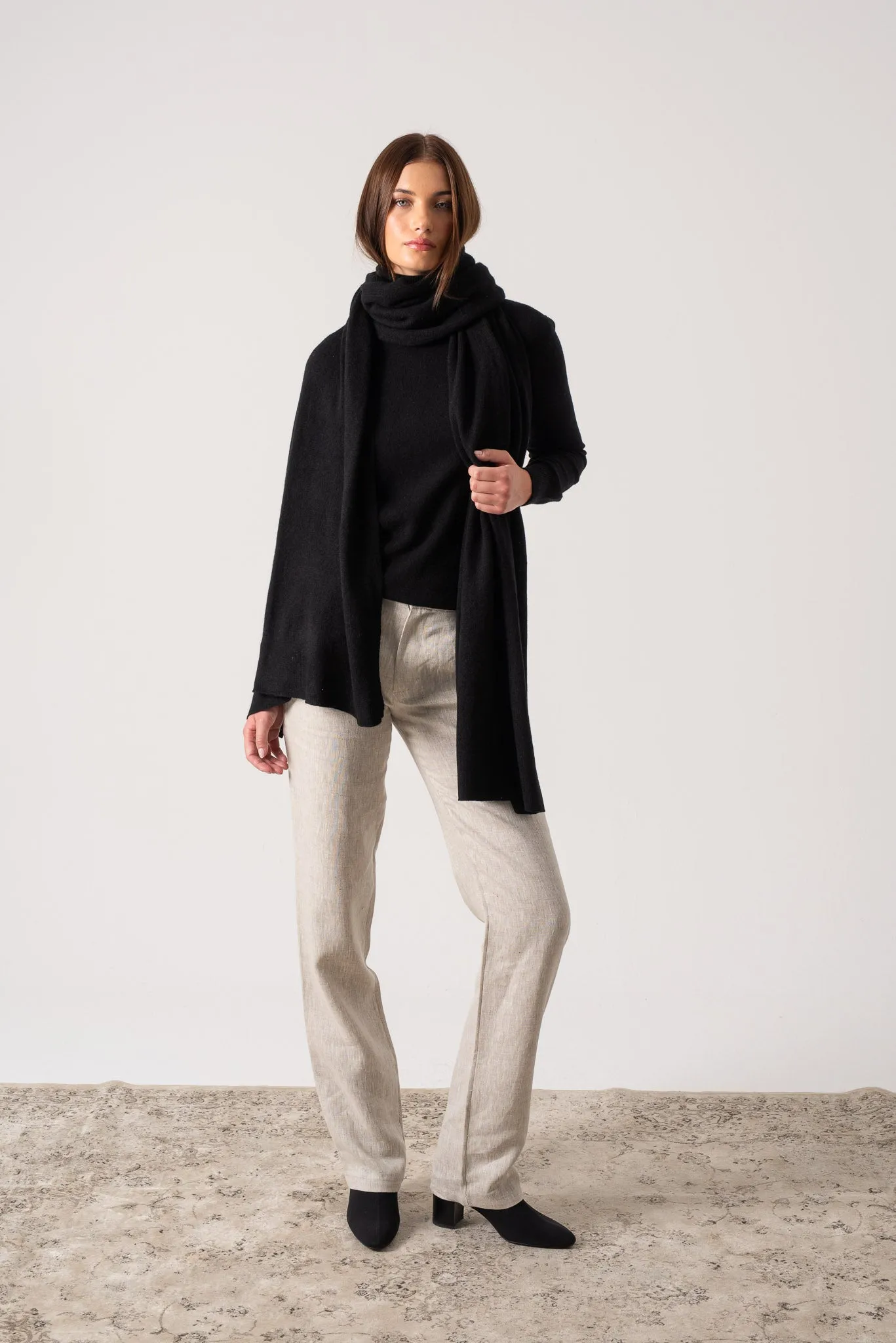 Fluire 100% Cashmere Wrap Black