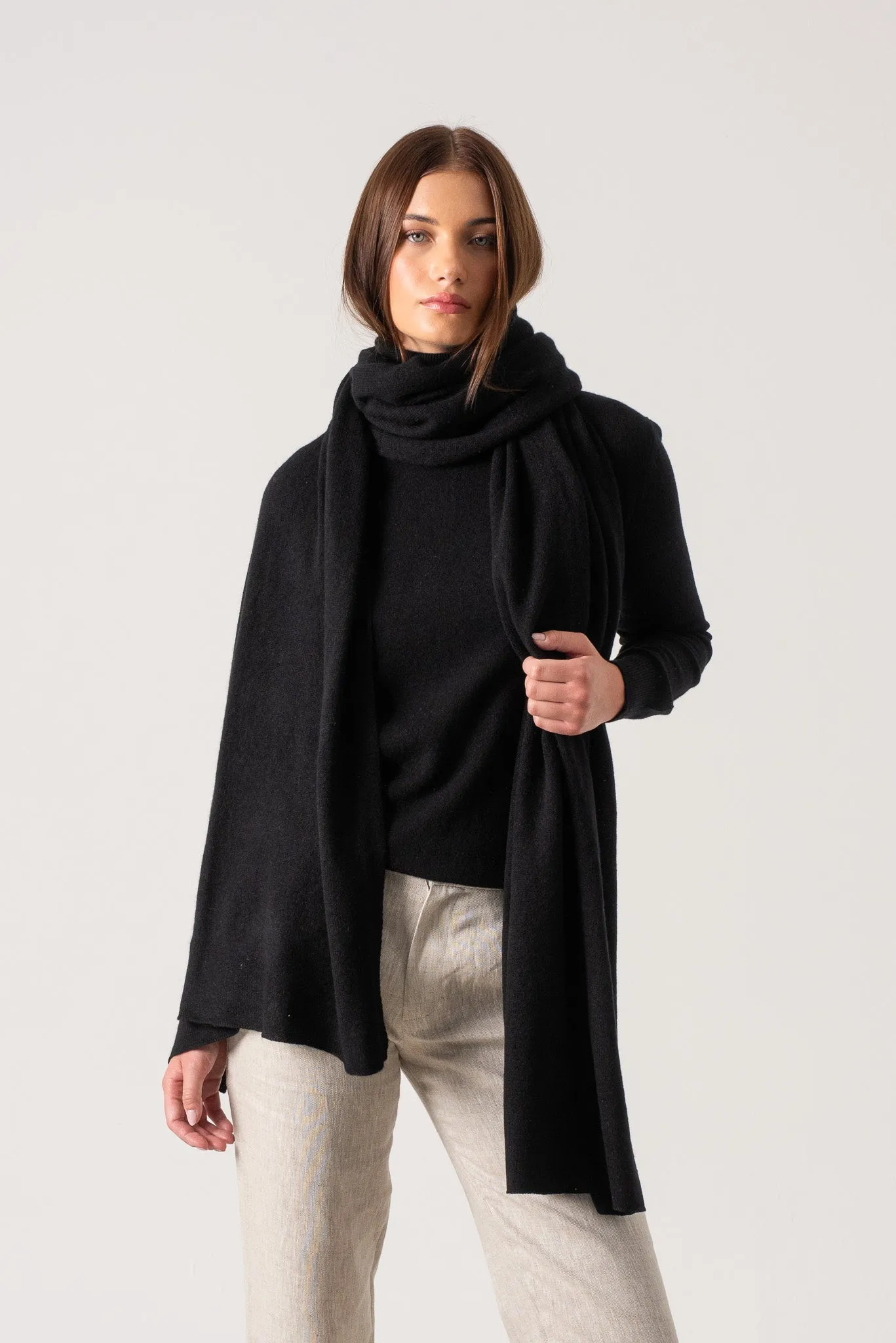 Fluire 100% Cashmere Wrap Black