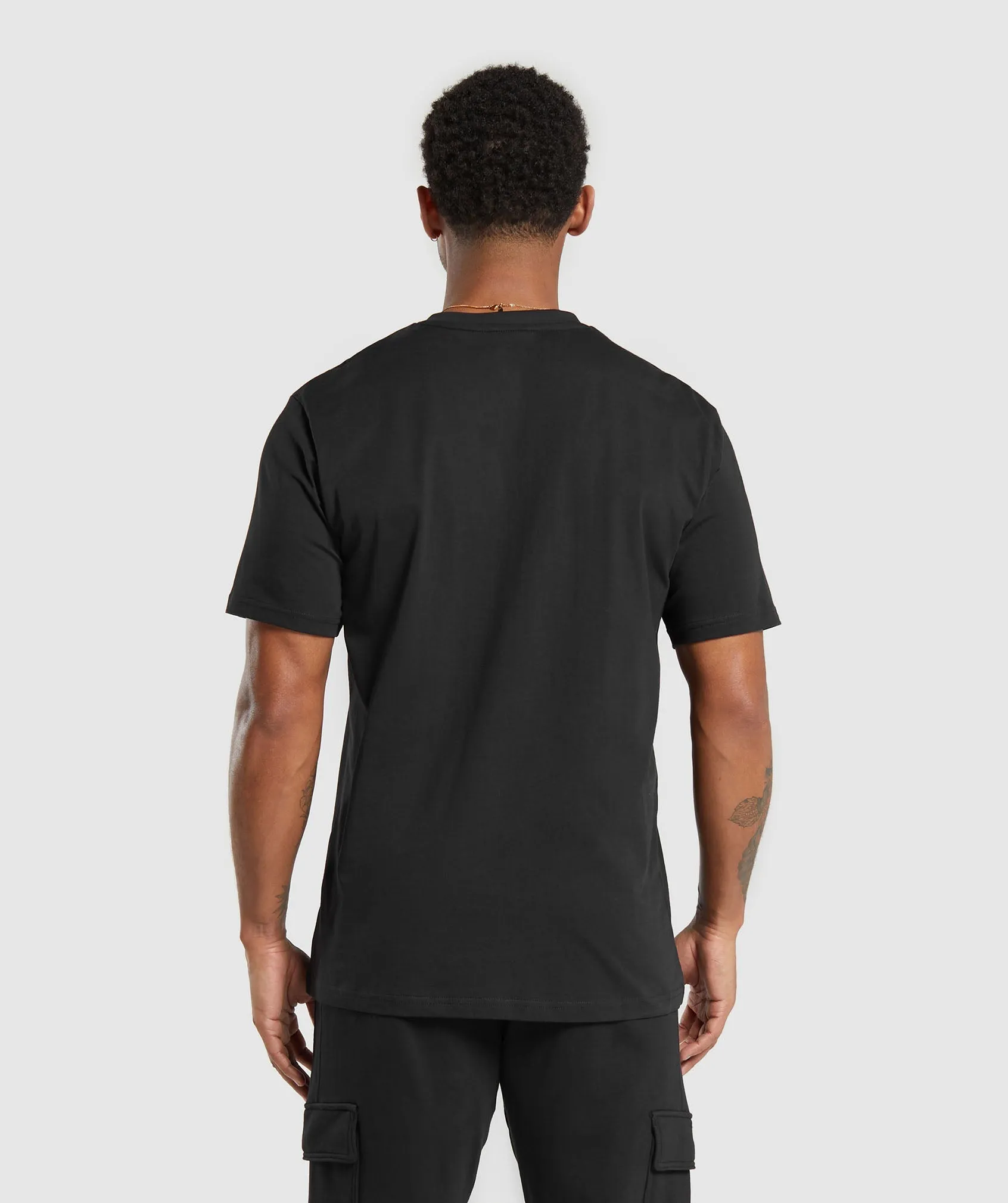 Gymshark Crest V-Neck T Shirt - Black