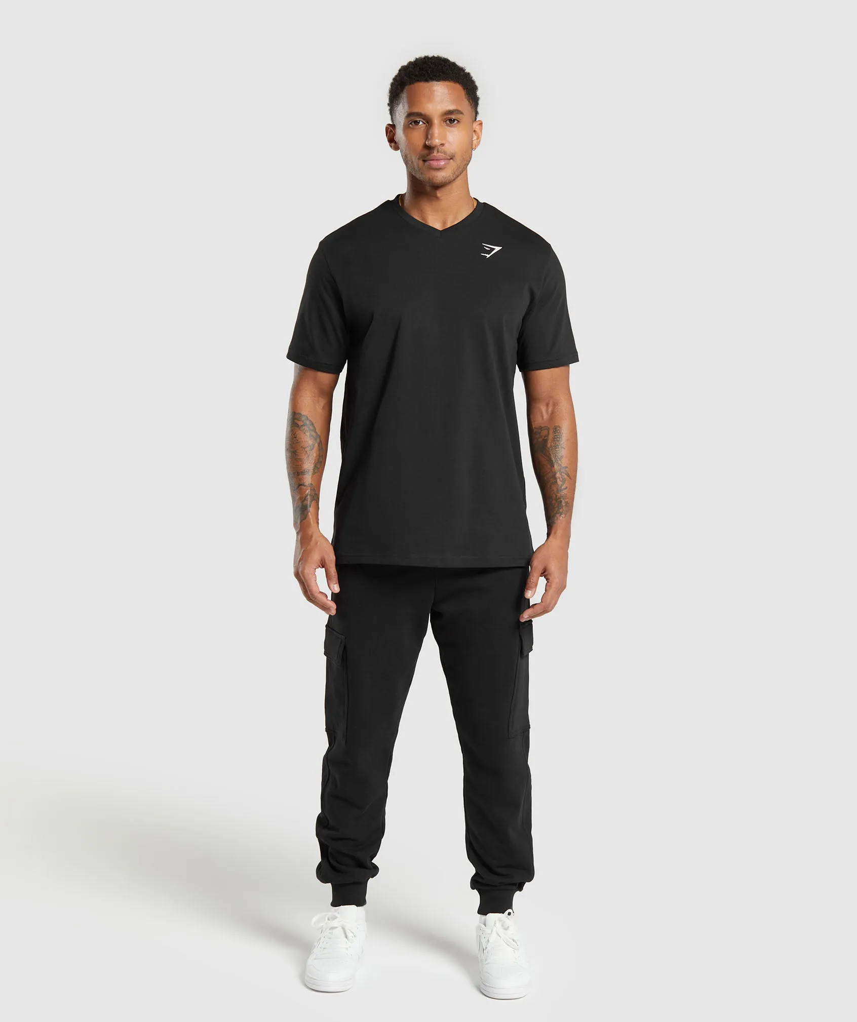 Gymshark Crest V-Neck T Shirt - Black